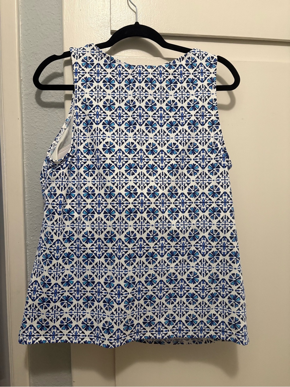 NWT Lands End medallion swim top with shelf bra and UPF 50 - Picture 2 of 5